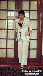 Taapsee Pannu feet photo thumbnail