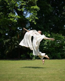 Taapsee Pannu feet photo thumbnail