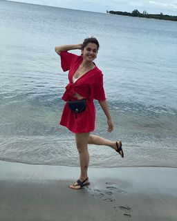 Taapsee Pannu feet photo thumbnail