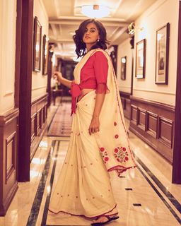 Taapsee Pannu feet photo thumbnail
