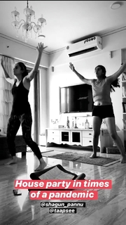 Taapsee Pannu feet photo thumbnail