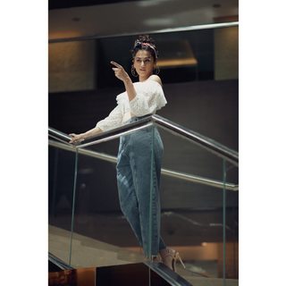 Taapsee Pannu feet photo thumbnail