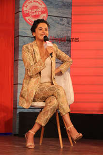 Taapsee Pannu feet photo thumbnail