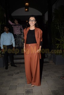 Taapsee Pannu feet photo thumbnail