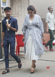 Taapsee Pannu feet photo thumbnail