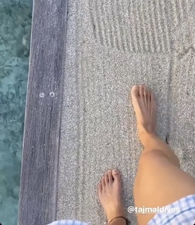 Taapsee Pannu feet photo thumbnail