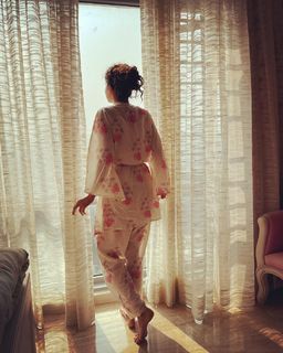 Taapsee Pannu feet photo thumbnail