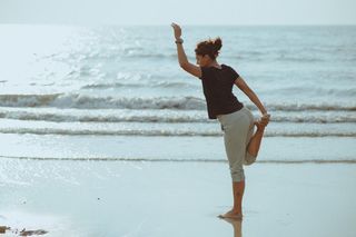 Taapsee Pannu feet photo thumbnail