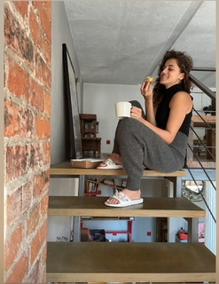 Taapsee Pannu feet photo thumbnail