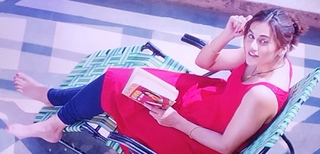 Taapsee Pannu feet photo thumbnail