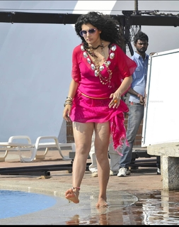 Taapsee Pannu feet photo thumbnail