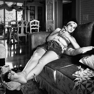 Taapsee Pannu feet photo thumbnail