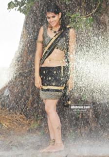 Taapsee Pannu feet photo thumbnail