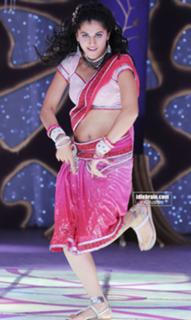 Taapsee Pannu feet photo thumbnail