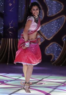 Taapsee Pannu feet photo thumbnail