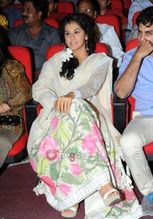 Taapsee Pannu feet photo thumbnail