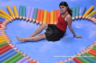 Taapsee Pannu feet photo thumbnail