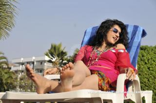 Taapsee Pannu feet photo thumbnail