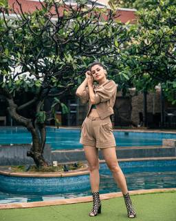 Taapsee Pannu feet photo thumbnail