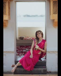 Taapsee Pannu feet photo thumbnail