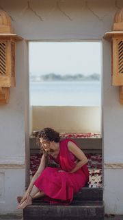 Taapsee Pannu feet photo thumbnail