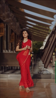 Taapsee Pannu feet photo thumbnail