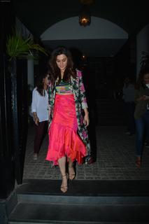Taapsee Pannu feet photo thumbnail