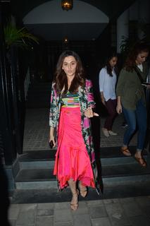 Taapsee Pannu feet photo thumbnail