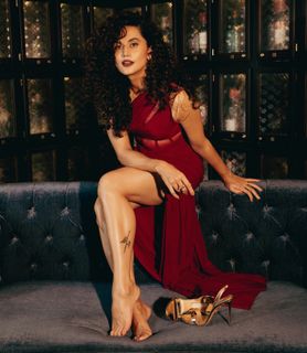 Taapsee Pannu feet photo thumbnail