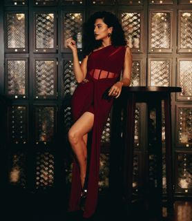 Taapsee Pannu feet photo thumbnail