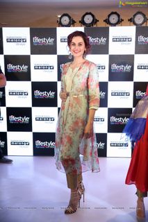 Taapsee Pannu feet photo 3
