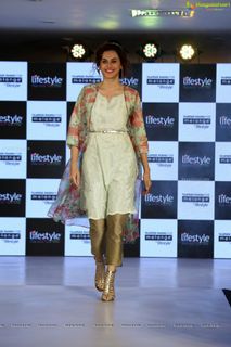Taapsee Pannu feet photo 2