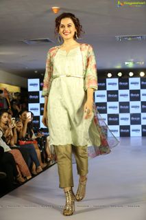 Taapsee Pannu feet photo 20