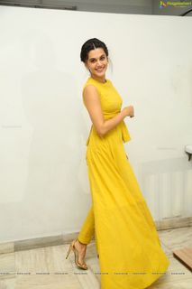 Taapsee Pannu feet photo 12