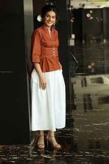 Taapsee Pannu feet photo 15