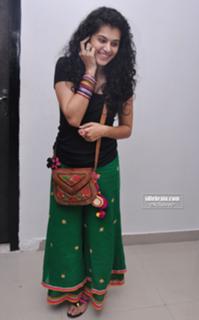 Taapsee Pannu feet photo thumbnail