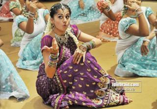 Taapsee Pannu feet photo thumbnail