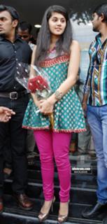 Taapsee Pannu feet photo thumbnail
