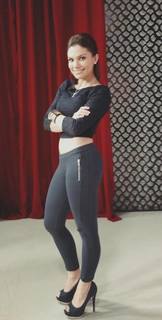 Tabata Jalil feet photo thumbnail