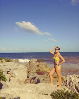 Tabata Jalil feet photo thumbnail