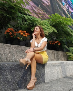 Tabata Jalil feet photo thumbnail