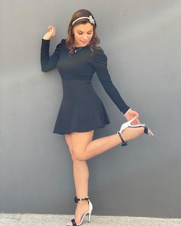 Tabata Jalil feet photo thumbnail