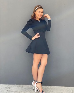 Tabata Jalil feet photo thumbnail