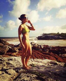 Tabata Jalil feet photo thumbnail