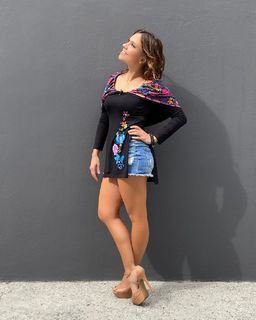 Tabata Jalil feet photo thumbnail