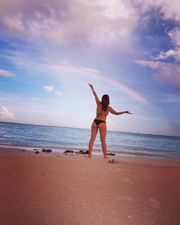 Tabata Jalil feet photo thumbnail