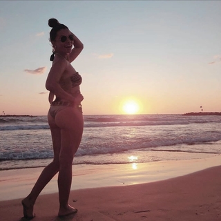 Tabata Jalil feet photo thumbnail