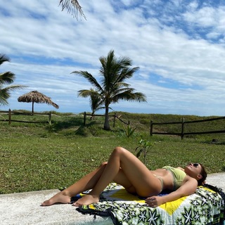 Tabata Jalil feet photo thumbnail