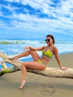 Tabata Jalil feet photo thumbnail