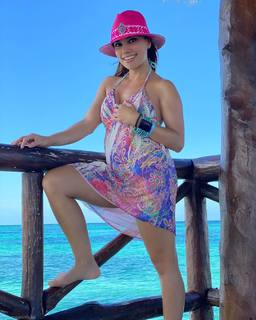 Tabata Jalil feet photo thumbnail